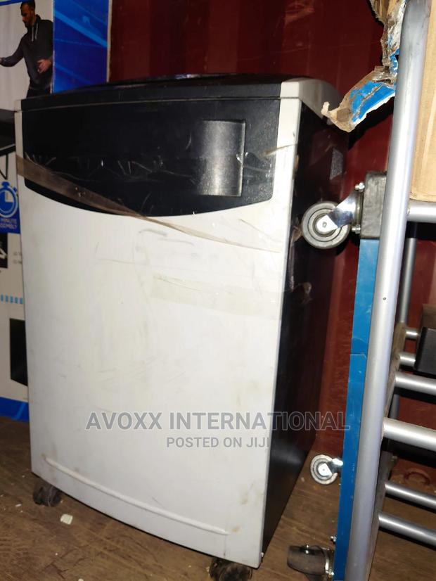 Fellowes C-420c Office Cross Cut Paper Shredder · Photo 4