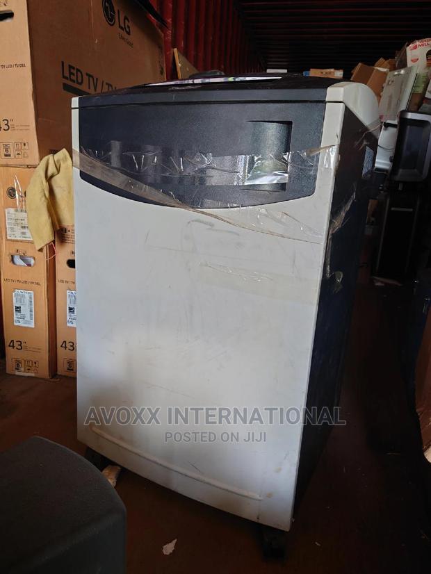 Fellowes C-420c Office Cross Cut Paper Shredder · Photo 5