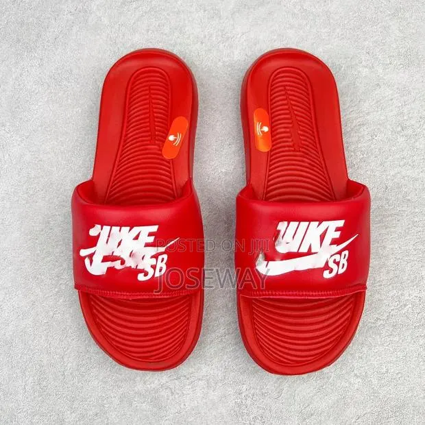 Men’S Slides · Photo 1