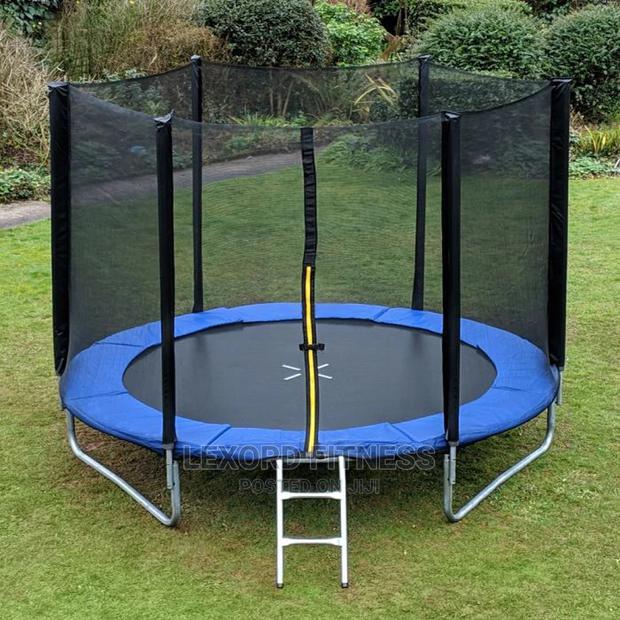 6ft Trampoline With Safety Net · Photo 1