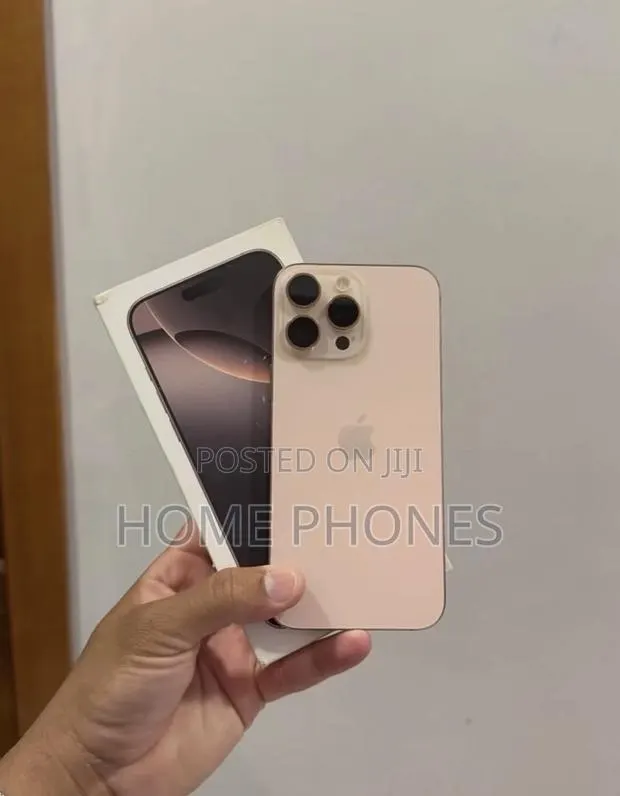 Apple iPhone 16 Pro Max 256 GB Gold · Photo 1