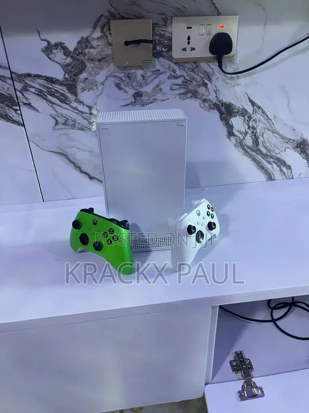 Xbox Series S · Photo 1
