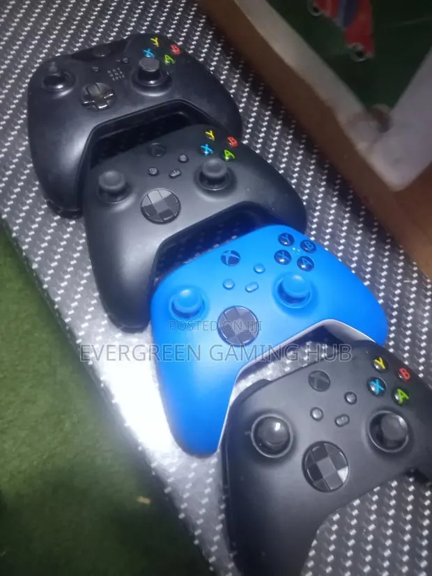 Microsoft Xbox Series Controller · Photo 1