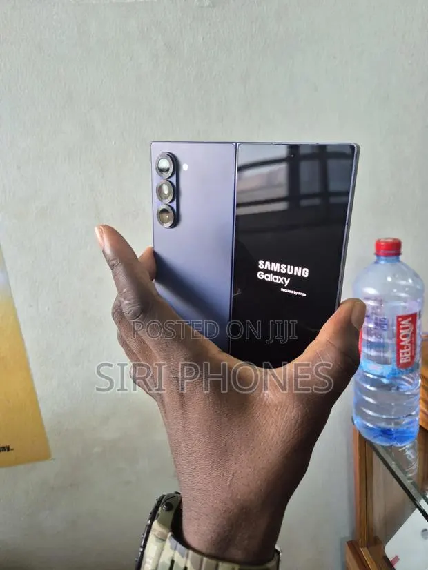 New Samsung Galaxy Z Fold6 256 GB Blue · Photo 1
