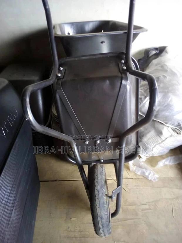 Wheelbarrow Black Type · Photo 1
