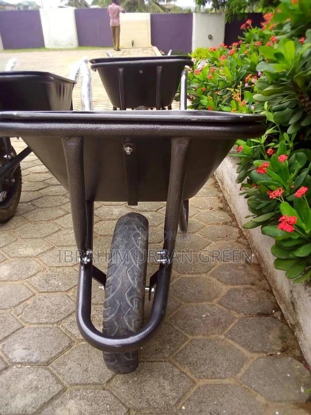 Wheelbarrow Black Type · Photo 2