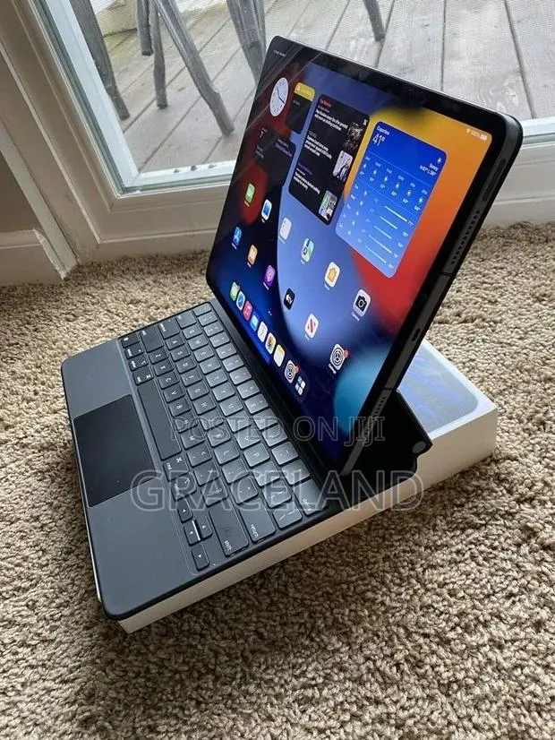 This Is Original Apple iPad Magnetic Keyboard With for 13 Inches Pro · Photo 1