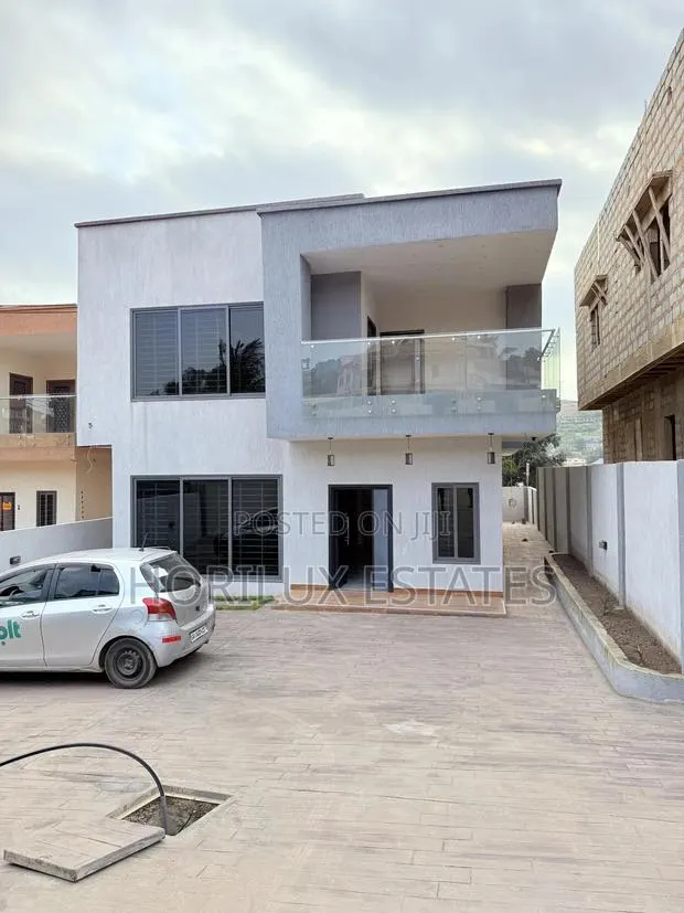 4bdrm Duplex in Kwabenya for sale · Photo 1