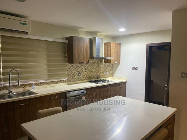 Furnished 4bdrm Townhouse / Terrace in Bronko Housing, Cantonments · Photo 5