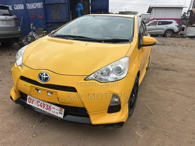 Toyota Aqua 2013 Yellow · Photo 1