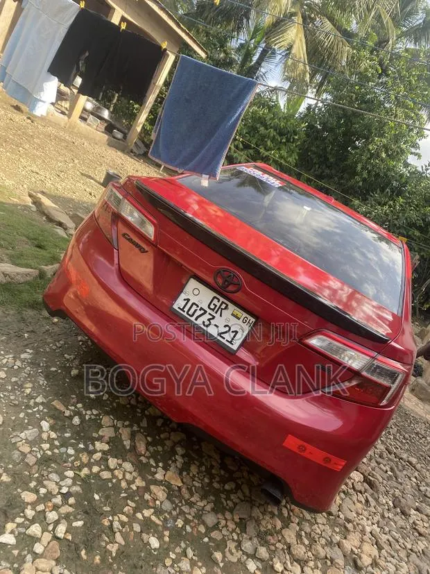 Toyota Camry 2013 Red · Photo 1