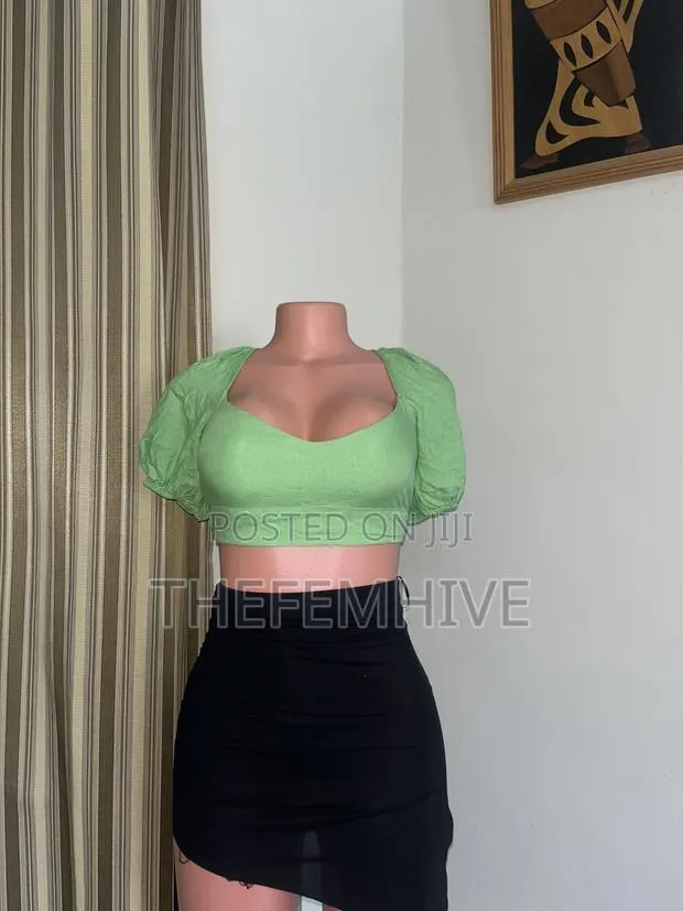 Green Bershka Puff Sleeve Crop Top Thrift · Photo 1
