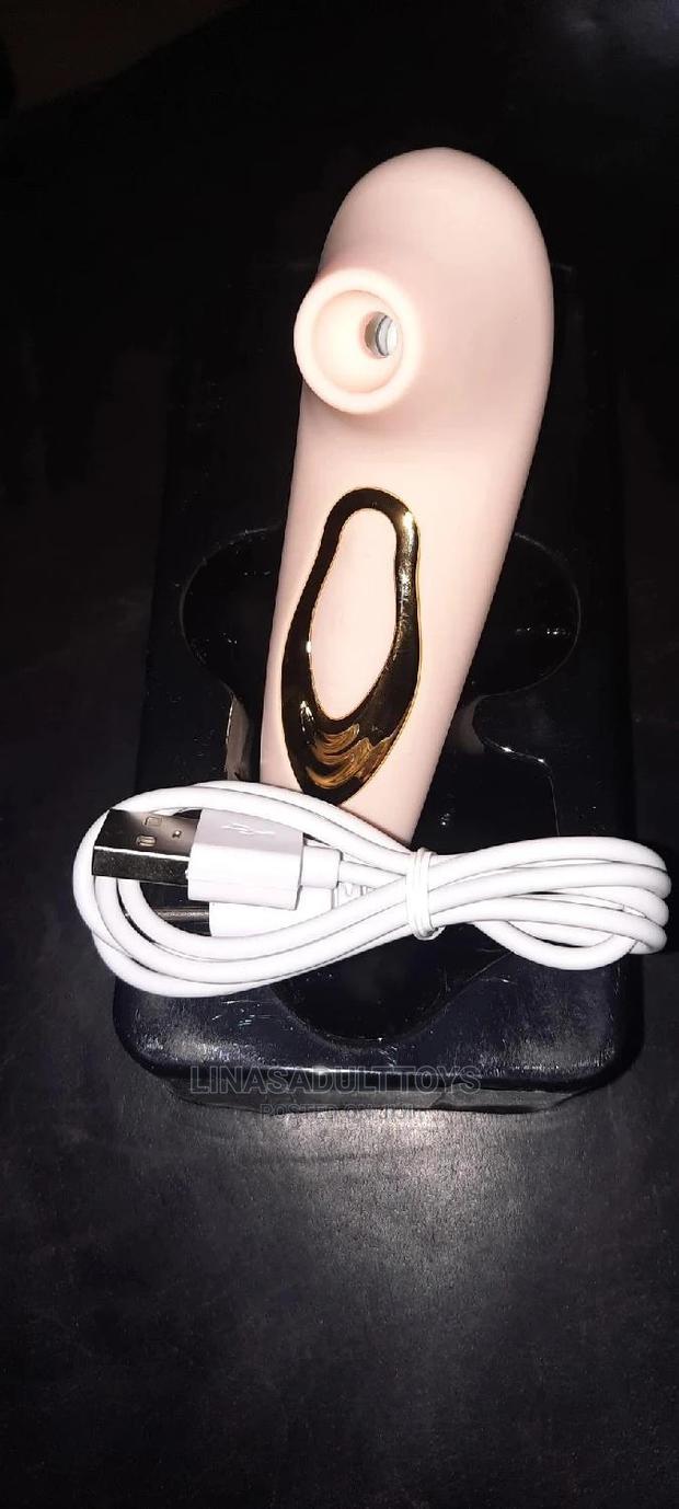 Clitoris Sucker Rechargeable Portable Massager · Photo 2