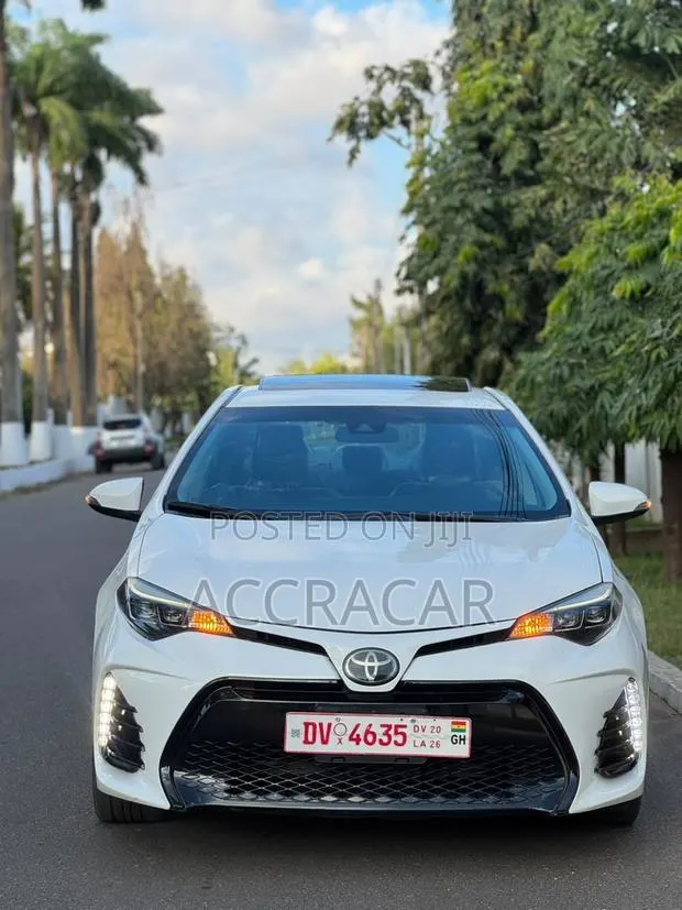 Toyota Corolla SE (1.8L 4cyl 2A) 2018 White · Photo 1