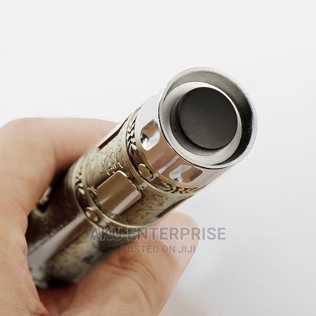 Rechargeable v-Shape Hair Clipper · Photo 4