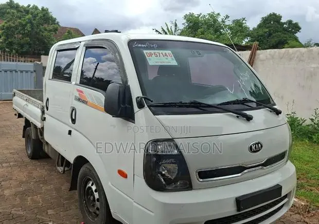 Kia Bongo 2018 White · Photo 1