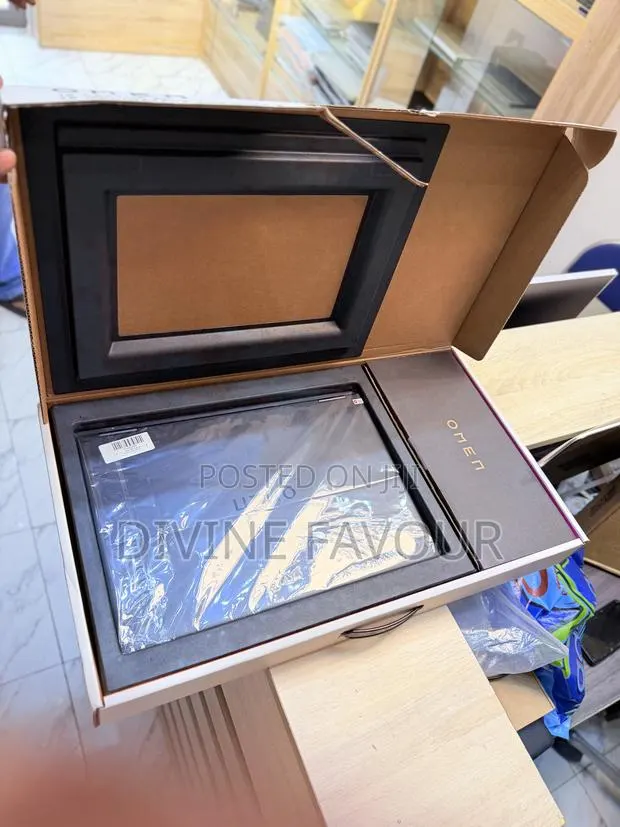 New Laptop HP Omen 16 16GB Intel Core i9 SSD 1T · Photo 1