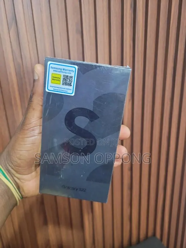 New Samsung Galaxy S22 5G 128 GB Black · Photo 1