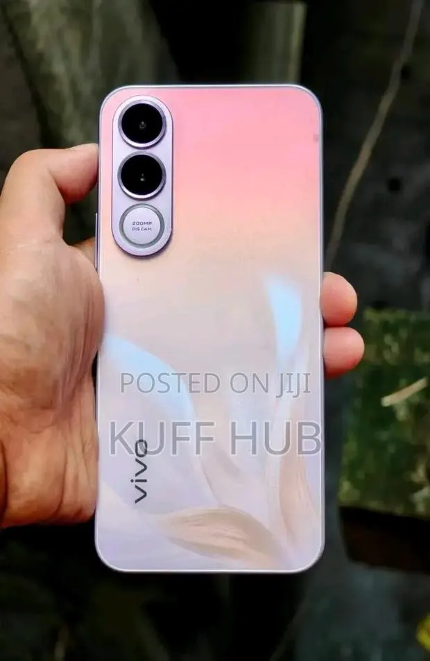 New Vivo V70 Lite 256 GB Gold · Photo 1