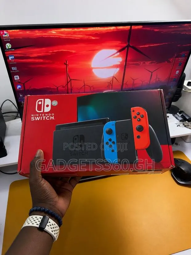 Nintendo Switch Standard (32GB SSD + 4GB RAM Speed) · Photo 1