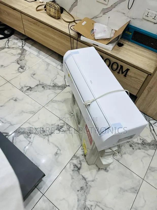 Dehumidifier Split R410 Gas TCL 1.5hp Air Conditioner · Photo 1