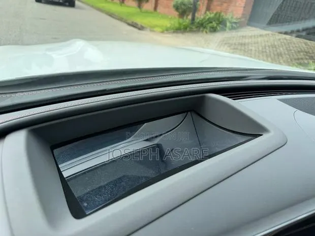 Mercedes-Benz C300 2022 White · Photo 1