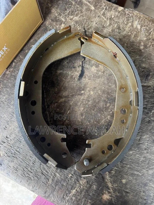 Toyota LandCruiser Rear Brake Shoes Availab. Original From Canada · Photo 1