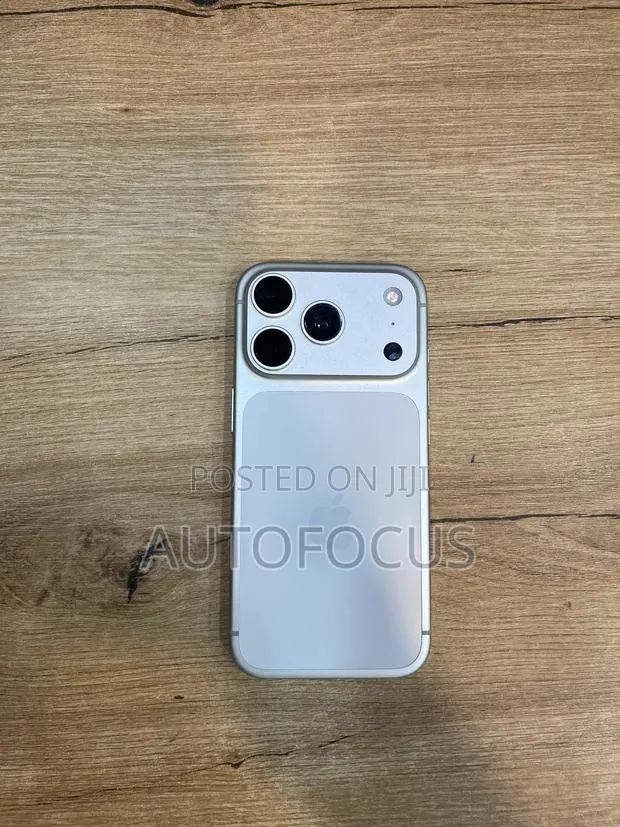 Apple iPhone 17 Pro 256 GB Silver · Photo 1