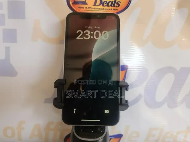 Apple iPhone XR 64 GB White · Photo 1