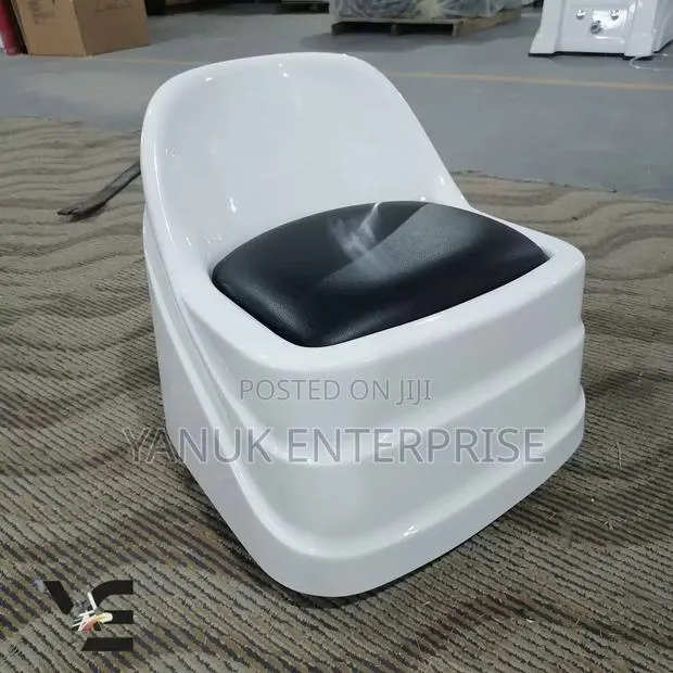 Pedicure Stool · Photo 1