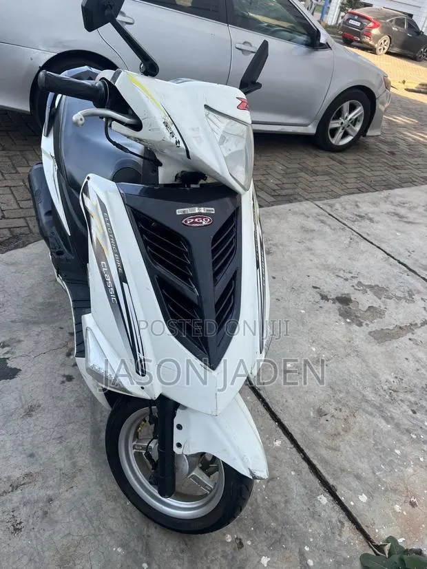 Piaggio Scooter 2014 White · Photo 1