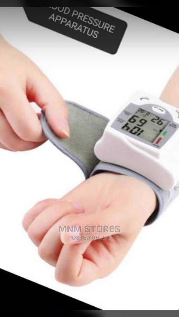 Wrist Blood Pressure Checker · Photo 1