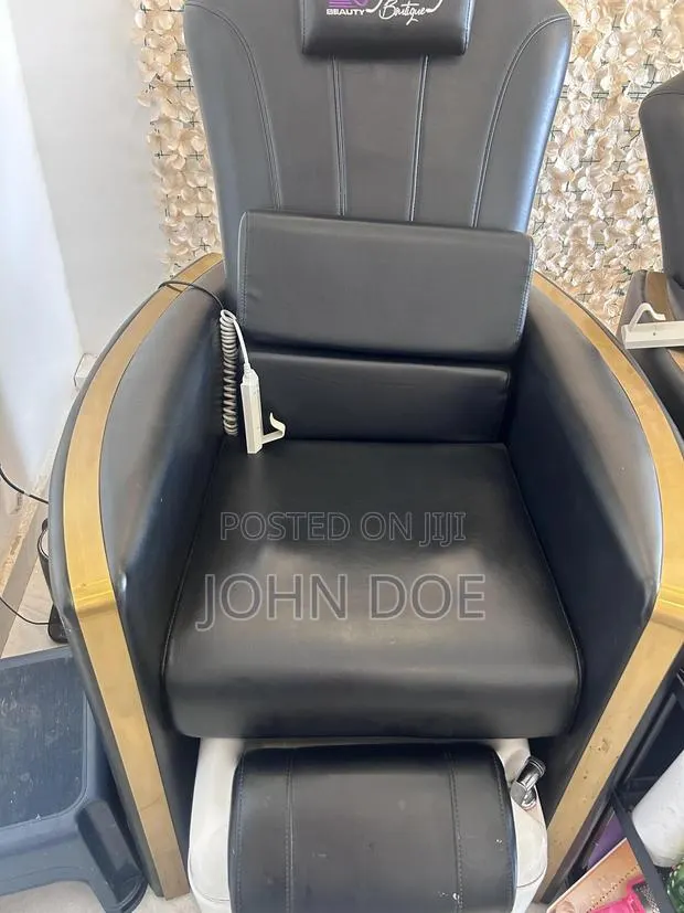 Fairly Used Pedicure Chairs With Massage And Without Massage · Photo 1