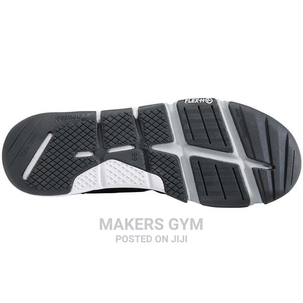 Running Shoes Women's · Photo 3