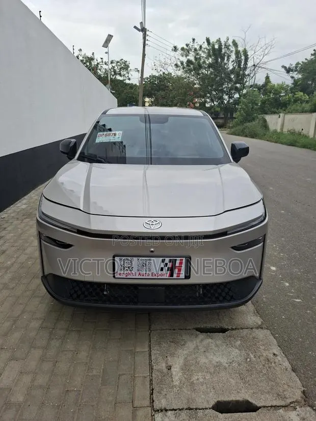 Toyota bZ3 2025 Silver · Photo 1