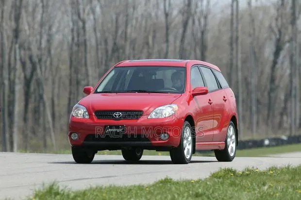 Toyota Matrix 2005 Headlight Pair · Photo 1