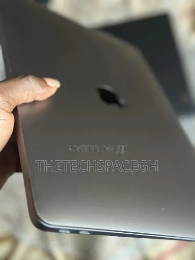 Laptop Apple MacBook Air 2019 8GB Intel Core I5 SSD 128GB · Photo 1