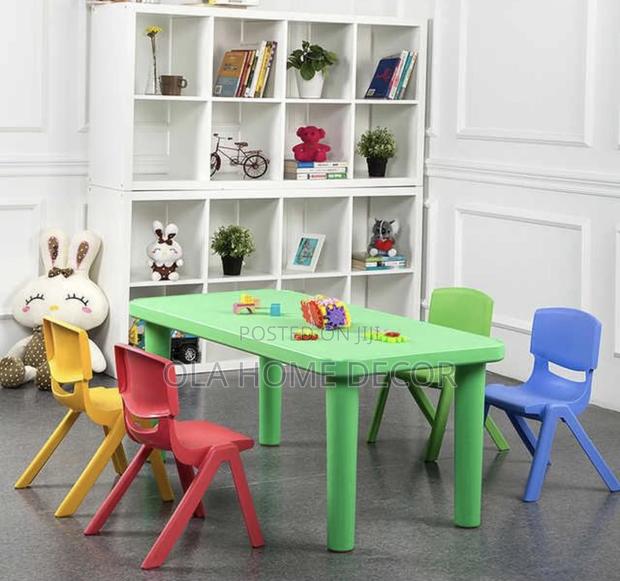 Table And Chairs · Photo 1