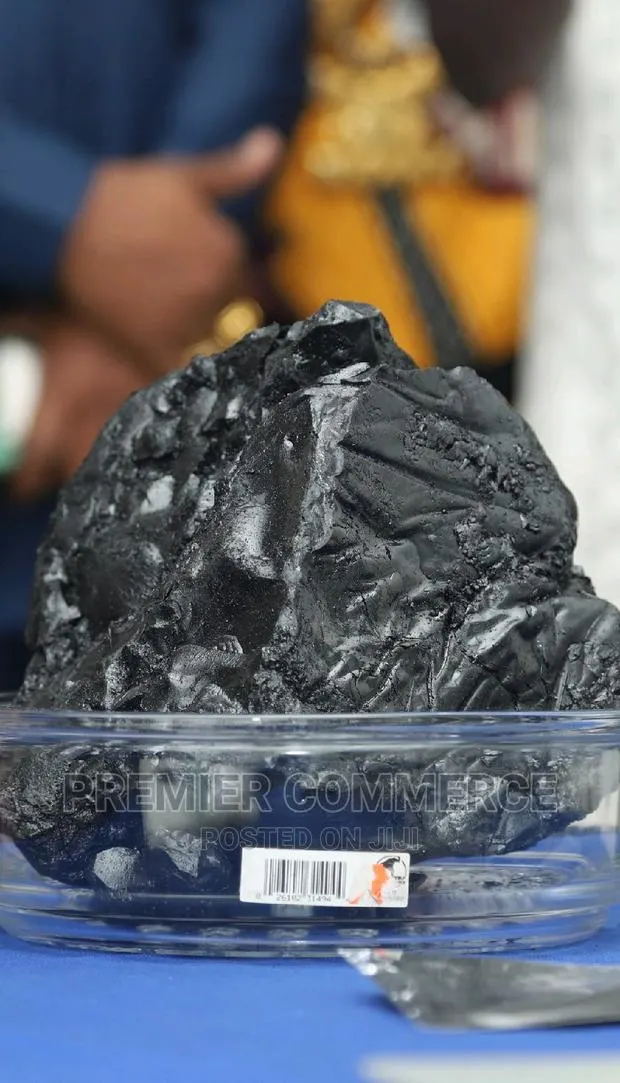 Solid Bitumen (Oxidized) · Photo 1