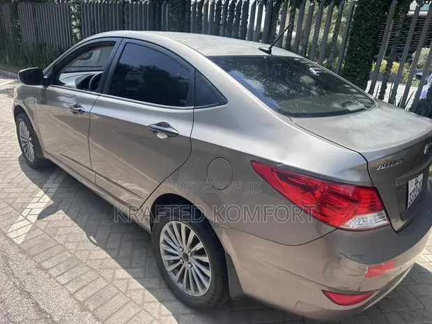 Hyundai Accent 2013 Gray · Photo 1