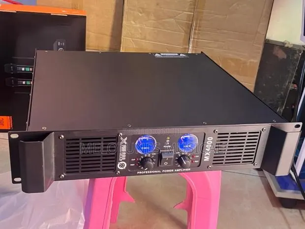 Max MX4000 Professional Power Amplifier · Photo 1