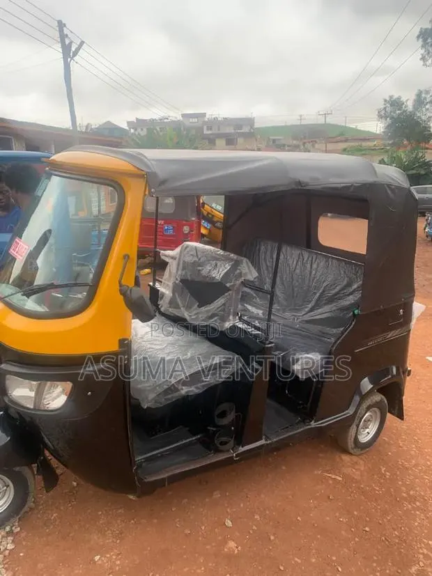 TVS HLX Plus ES 2025 Black · Photo 1