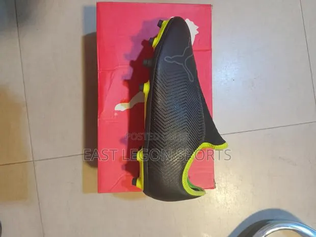 Puma Soccer Boots · Photo 1