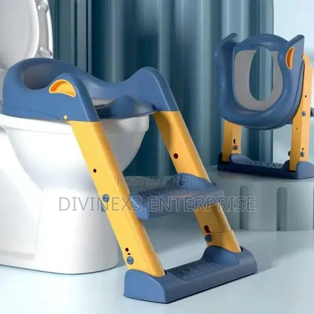 Kids' Potty Training Toilet Seat With Steps Handles · Photo 1