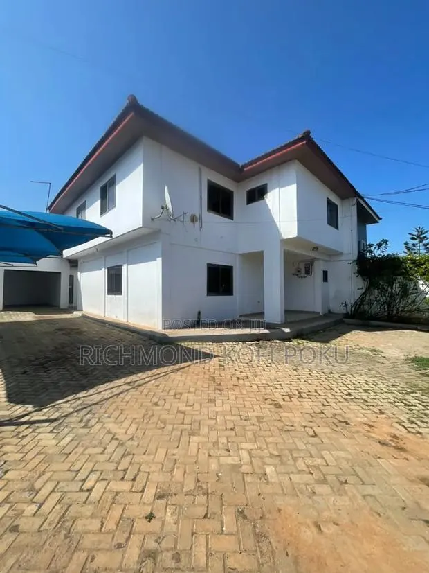4bdrm Apartment in Kofis Realty, Sakumono for rent · Photo 1