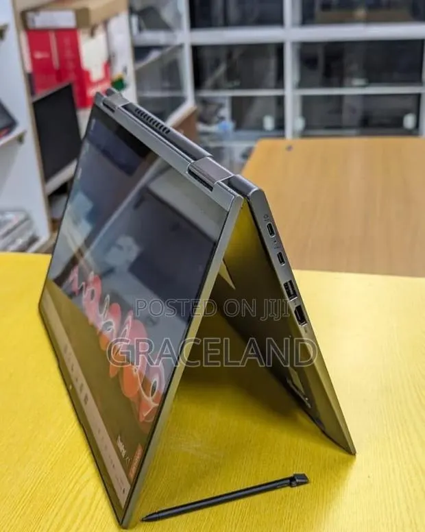 Laptop Lenovo ThinkPad X1 Yoga Gen 8 16GB Intel Core i7 SSD 256GB · Photo 1
