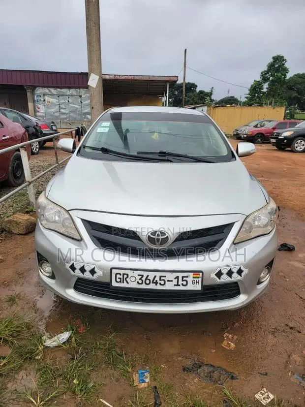 Toyota Corolla 2010 Silver · Photo 1