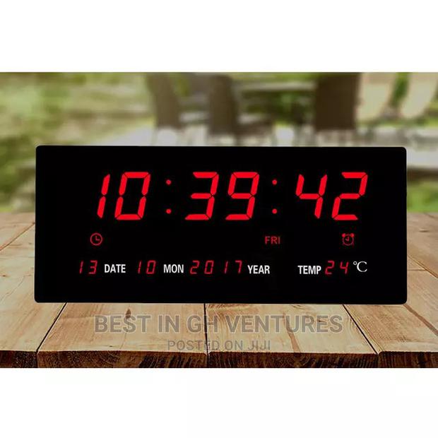 LED Electronic Time With Date and Temperature · Photo 1