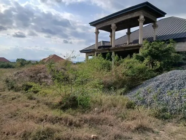 Registered Land With Land Title · Photo 1