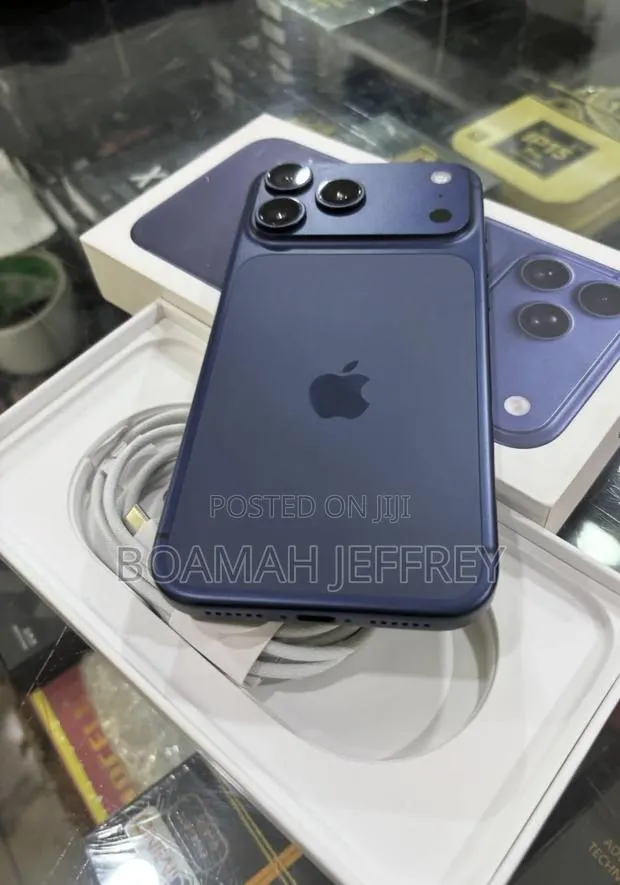 Apple iPhone 17 Pro Max 512 GB Blue · Photo 1